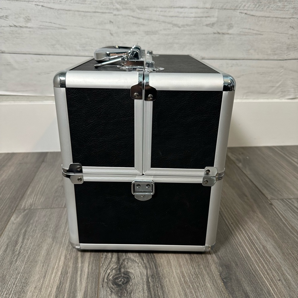 Arbonne professional locking makeup case - Picture 11 of 13